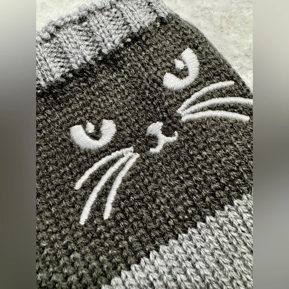 New Women’s Adult Size Gray Embroidered Cat Acrylic Knit Fingerless Gloves 8.25”
